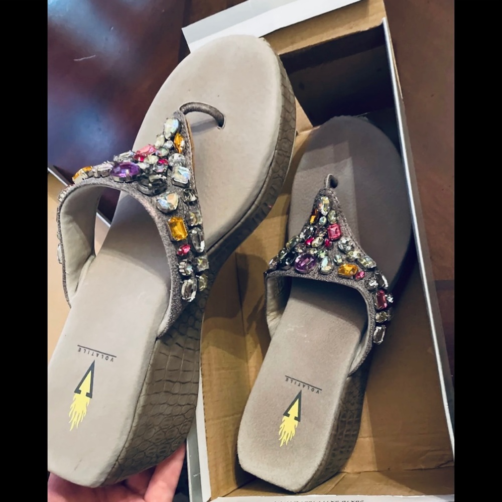 Volatile Women’s Sandals Pewter Stones Size 11